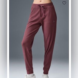 ALO Yoga Muse Joggers in Burgundy Truffle